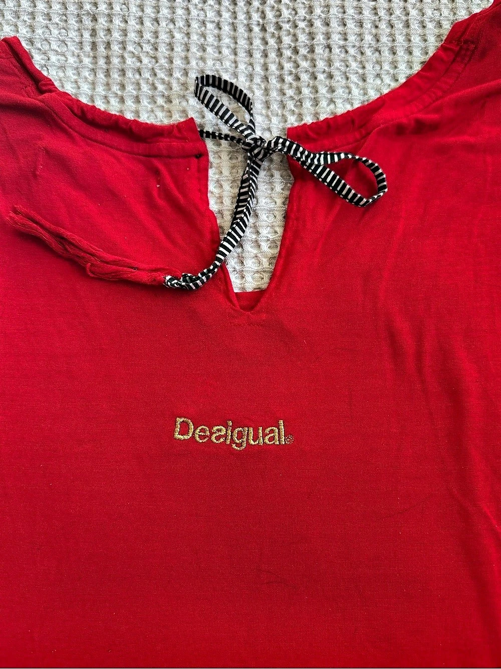 Desigual Red Sequin Floral Short Sleeve Blouse Keyhole Back Size XXL runs small